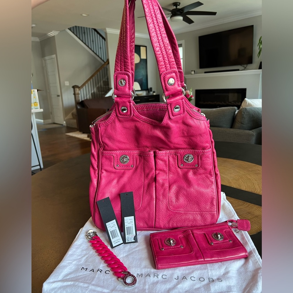 Marc Jacobs Totally Turnlock Teri Tote Vibrant Pink Bag plus accessories